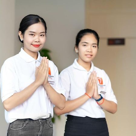 7 Days Premium Hotel Phnom Penh Exterior foto