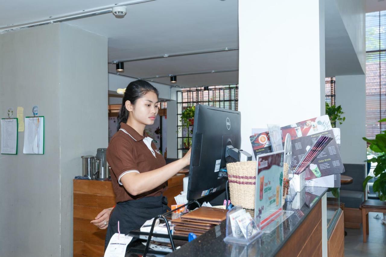 7 Days Premium Hotel Phnom Penh Exterior foto