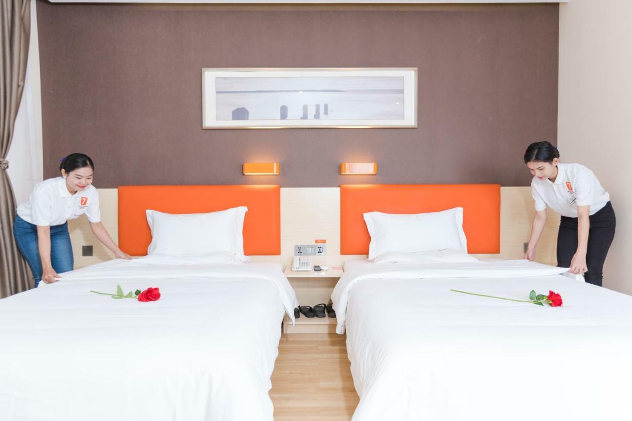 7 Days Premium Hotel Phnom Penh Exterior foto